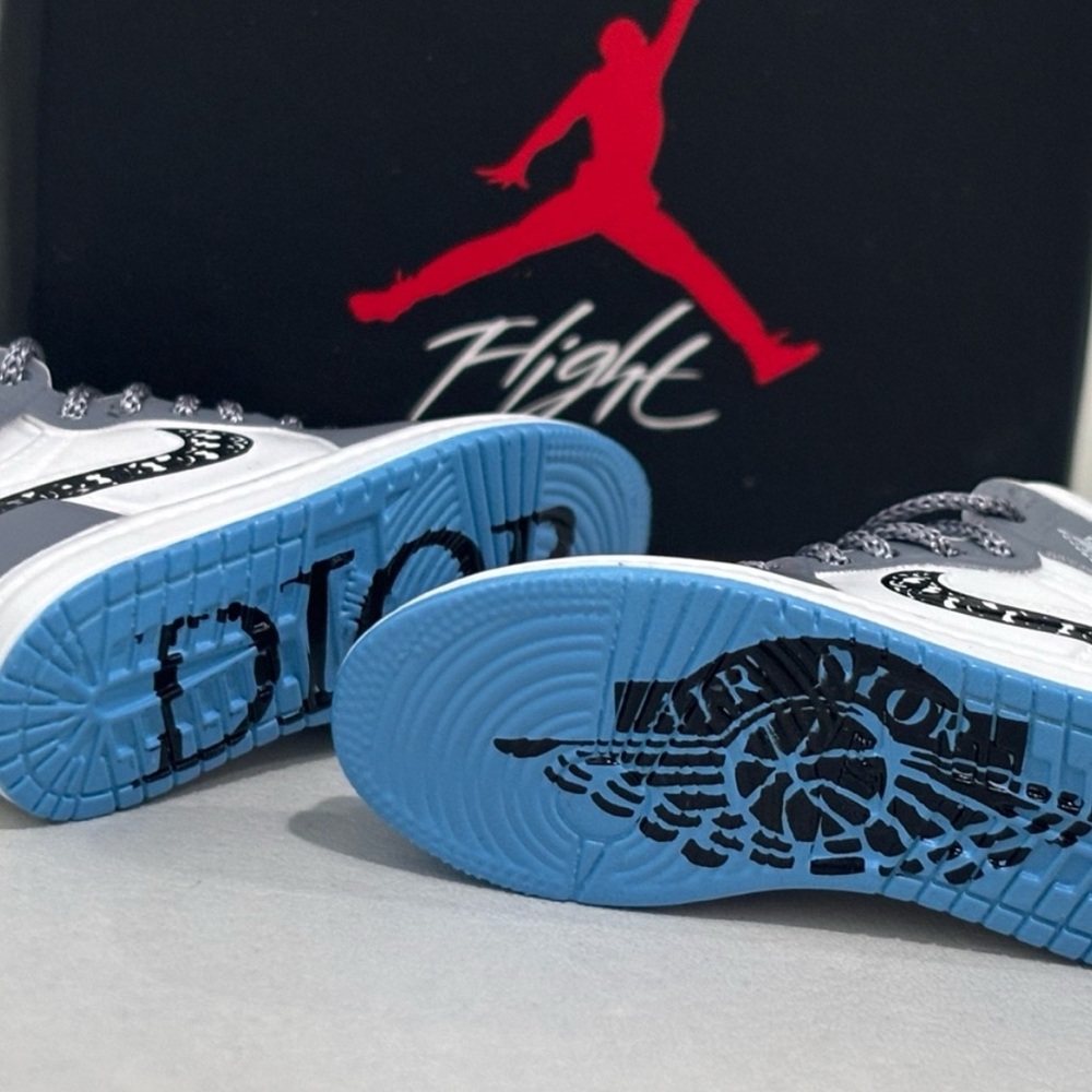 DIOR + AIR JORDAN Set of 2 Keychains in Box